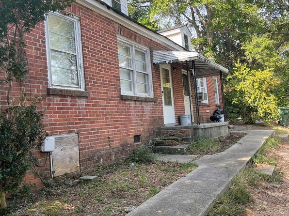 112 Hospital St S, Greenwood, SC 29646