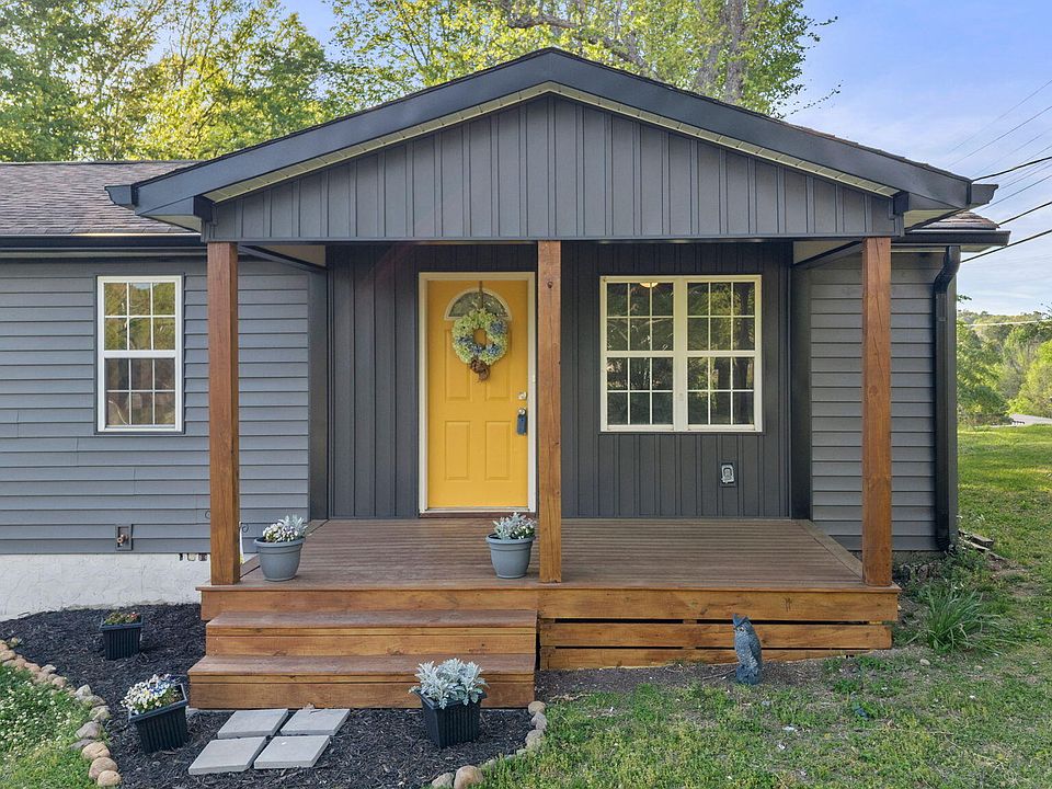 1st image of 2500 Woodland Dr SE