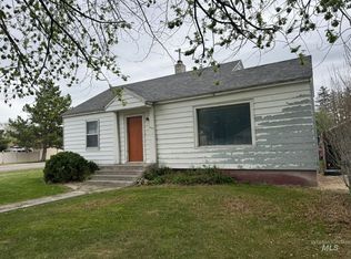 1006 Montana St, Gooding, ID 83330