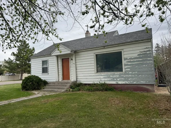 1006 Montana St, Gooding, ID 83330