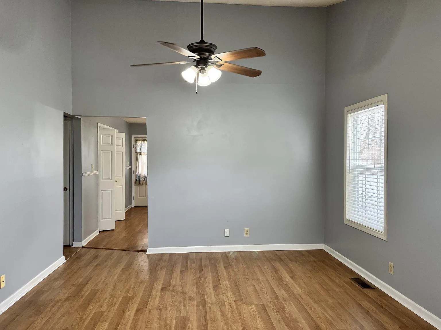 3 bed, 1130 sqft, $1,300 — Photo 2