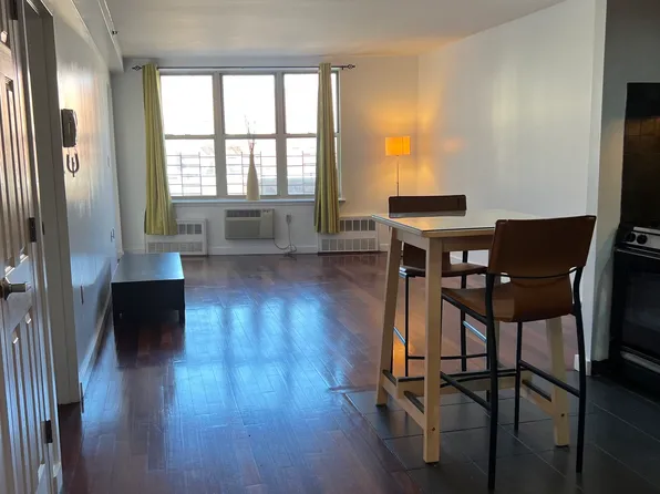 21-24 Newtown Avenue image 1 of 9