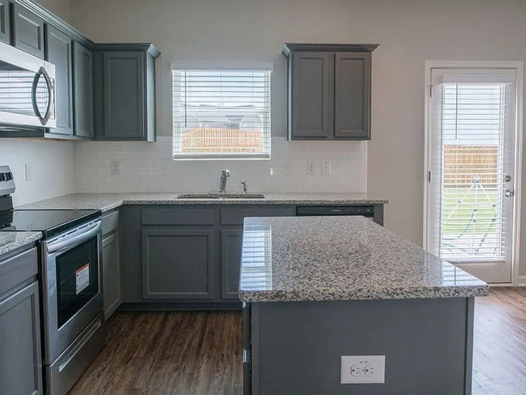 308 Geranium St — Photo 14