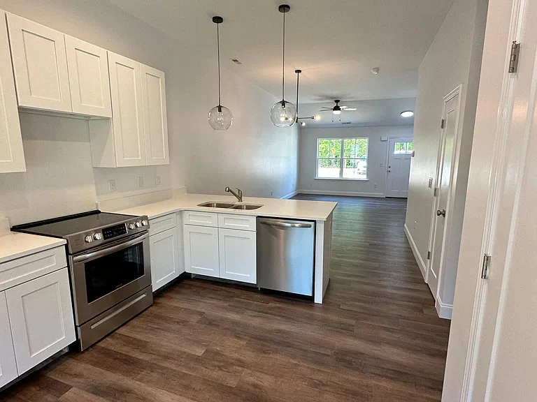 104 Lakeside Dr — Photo 7