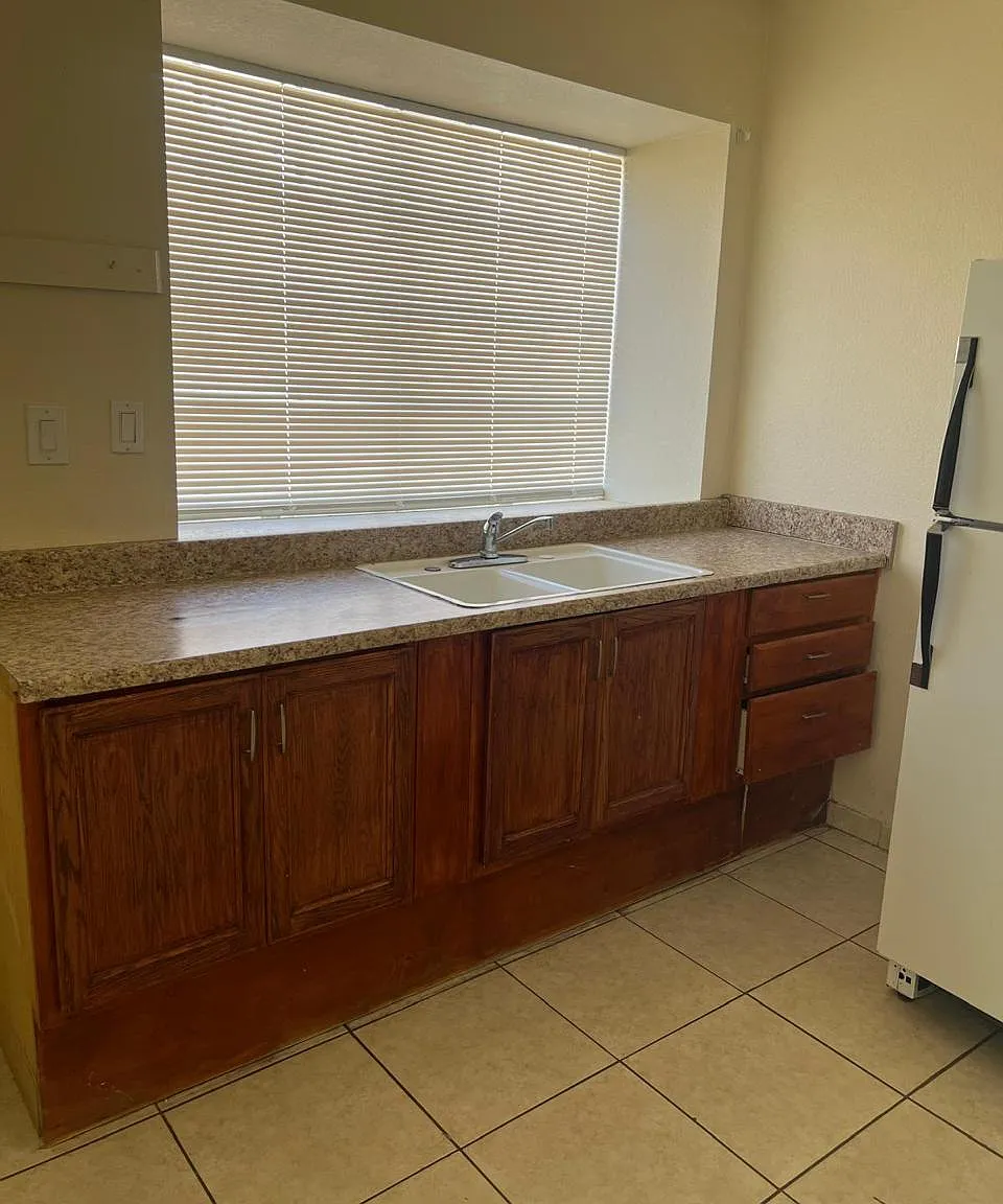 4 bed, 1396 sqft, $1,800 — Photo 1