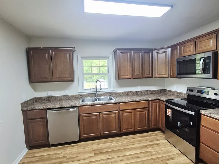 200 Wellview Dr — Photo 8