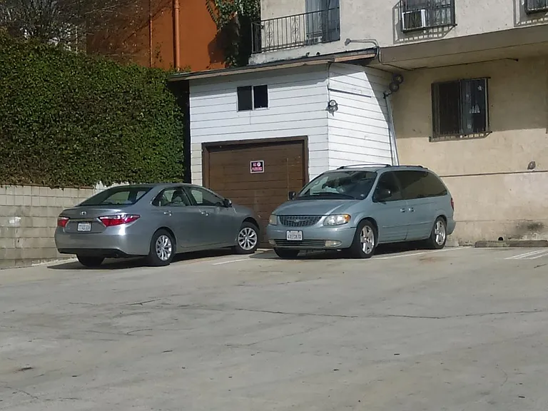 1443 Lake Shore Ave — Photo 12