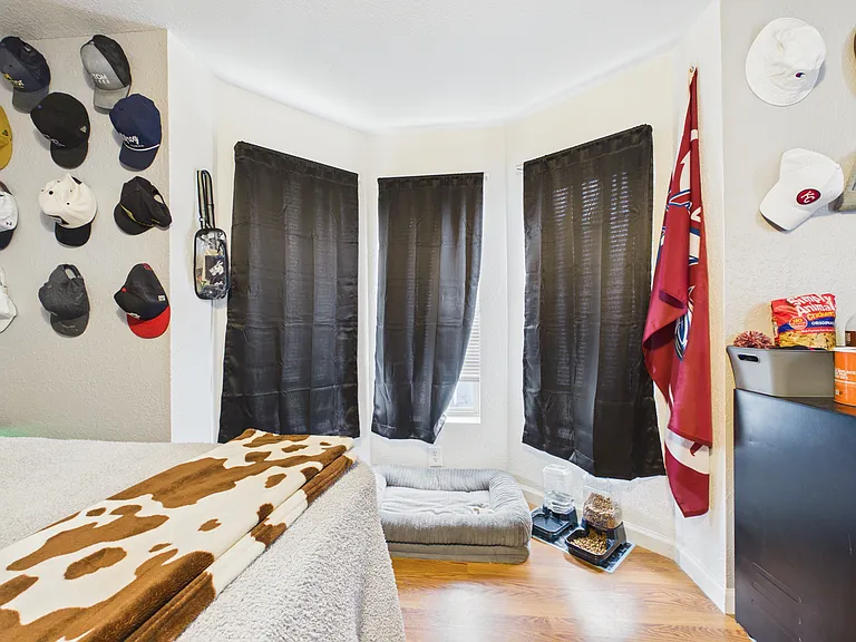 323 Jackson St — Photo 42