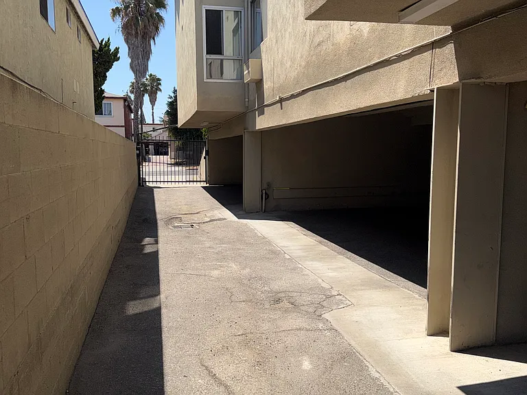 926 N Ardmore Ave #16 — Photo 25