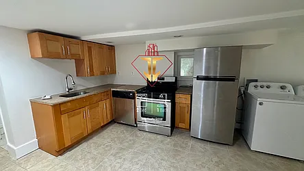 42 5 Jewett Avenue, #1L