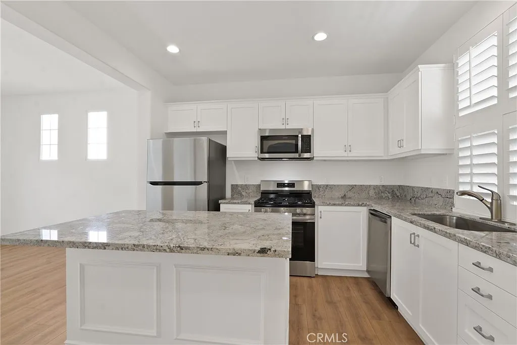 2 bed, 2.5 bath, 1211 sqft, $4,500 — Photo 3