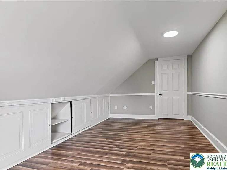 510 5th Ave — Photo 24