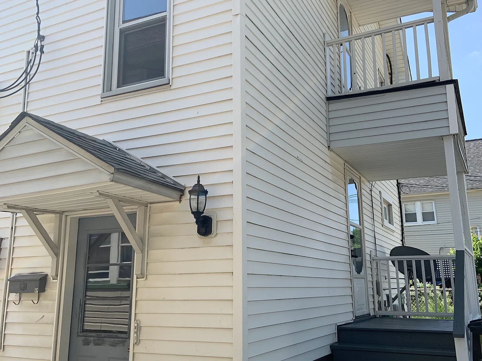 2088 Chesterland Ave — Photo 2