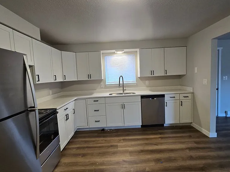 Oak Street Fourplex — Photo 7