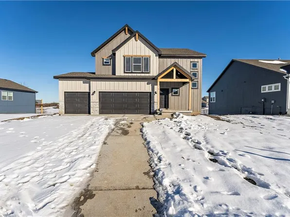 355 SW Chavis Dr, Lees Summit, MO 64064