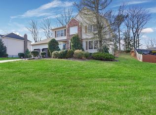 3 Kimberly Ct, Manalapan, NJ 07726