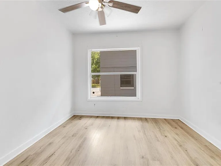 1029 Colyer St — Photo 20