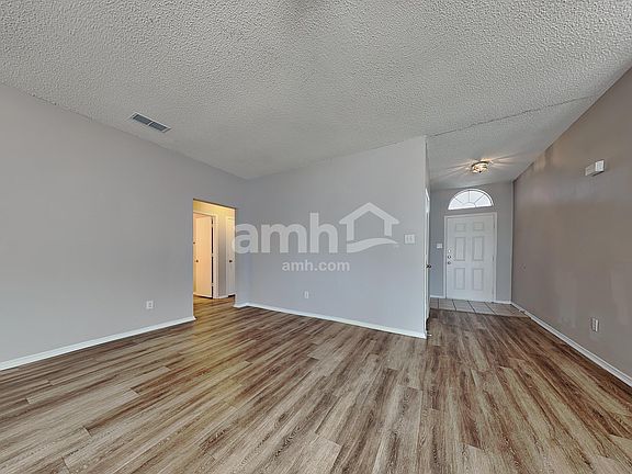 5th image of 809 Parkhill Dr