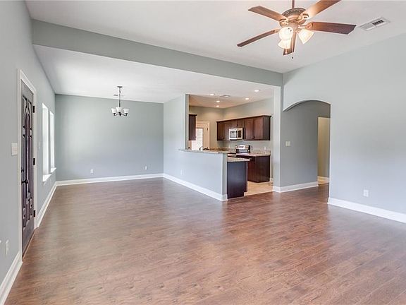 5th image of 357 Ann Terrace Ave