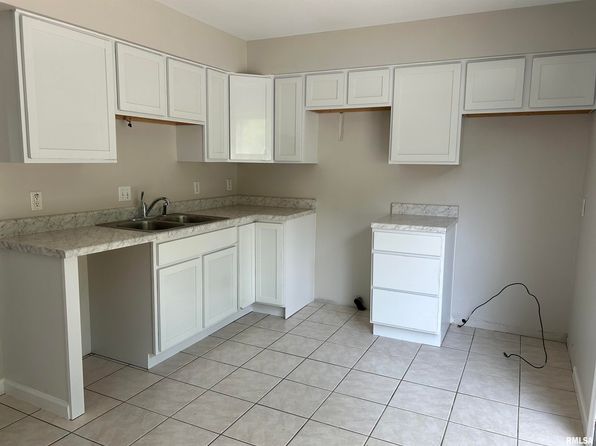 120 Carriage Hl, Macomb, IL 61455