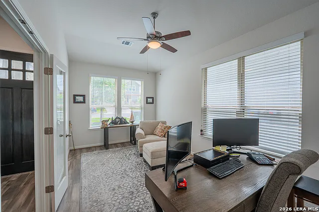3 bed, 2.0 bath, 1842 sqft, $1,950 — Photo 3