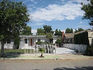 2nd image of 1934 Singingwood Ave