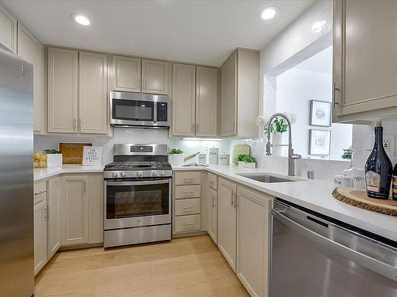 4th image of 633 Elm St APT 314
