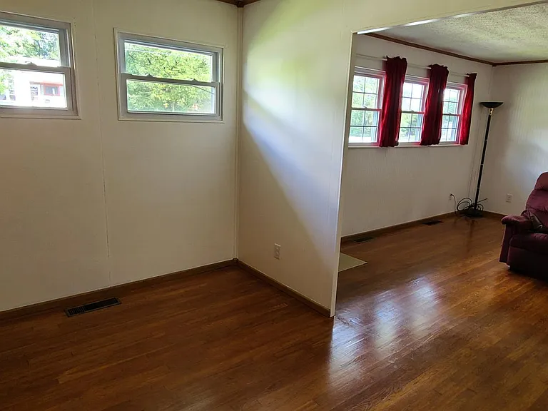 1465 Woodland Dr — Photo 12