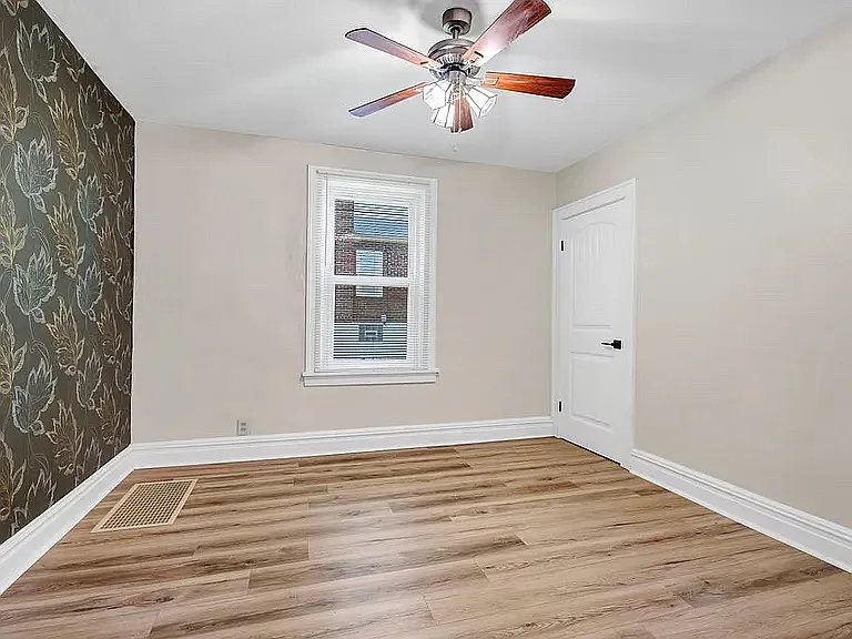 4918 Tiemann Ave — Photo 10