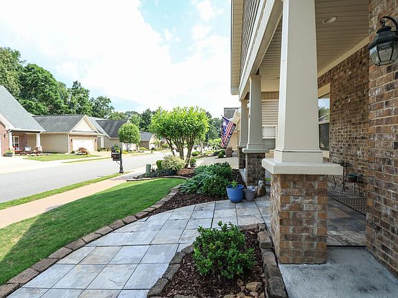 2nd image of 20 Cobblestone Dr