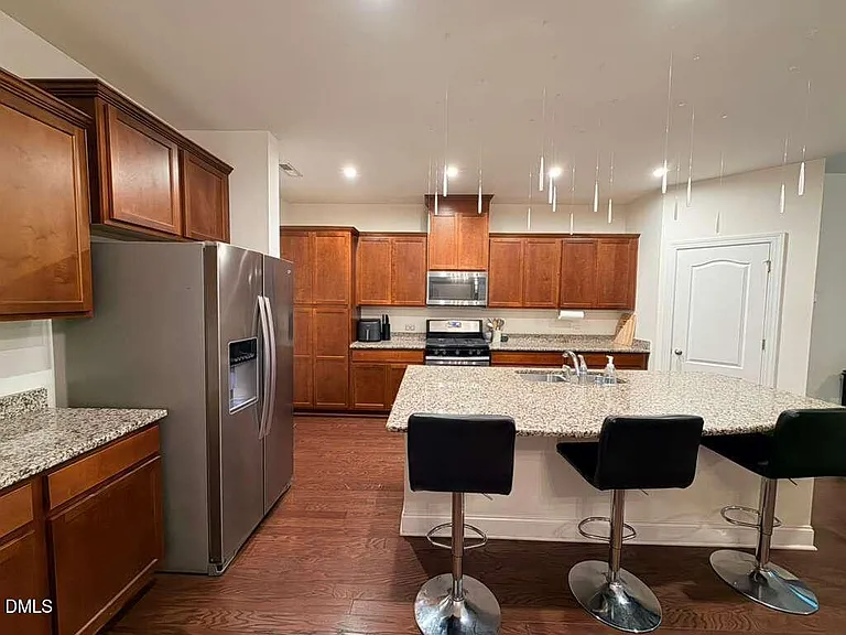 735 Lampwick Ln — Photo 12