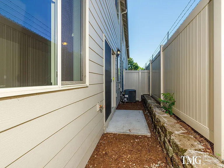 Maple Court — Photo 13
