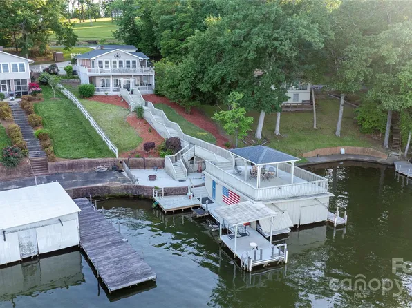 24264 Strand Dr, Albemarle, NC 28001