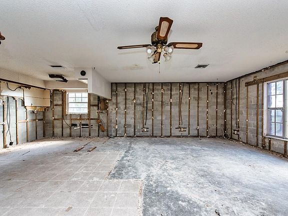 4th image of 8848 W Millpoint Rd