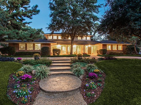 2nd image of 1110 Country Club Ct