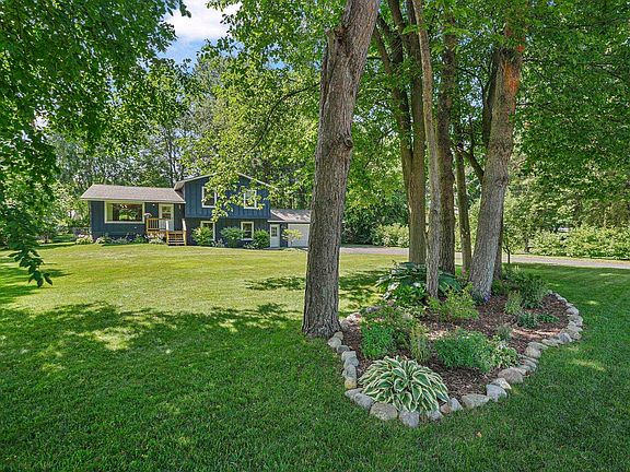 2nd image of 6341 Applewood Ln