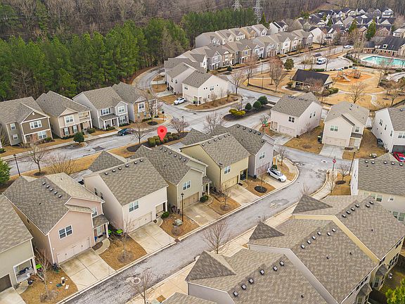 3rd image of 852 Regal Ln SW