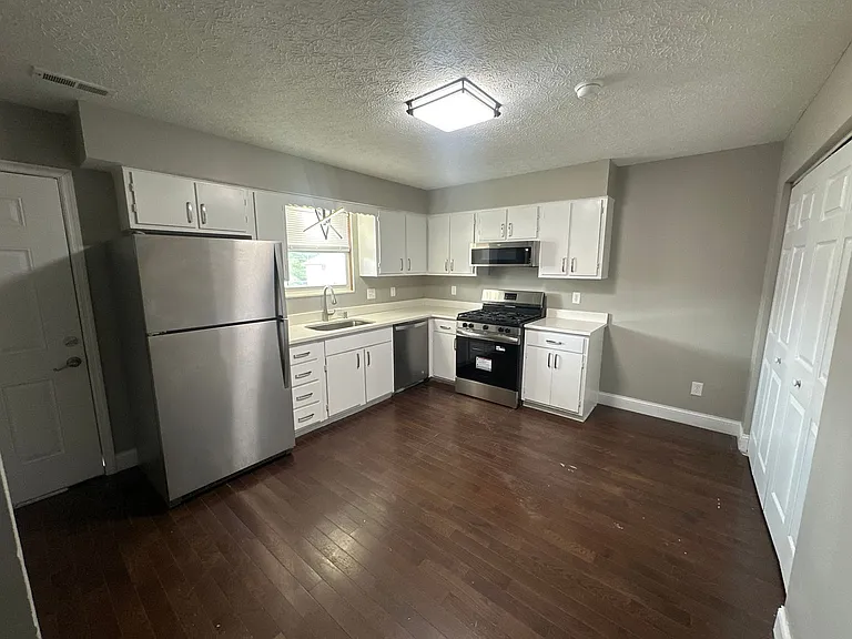 Chittenden Ave 76 MLR — Photo 13
