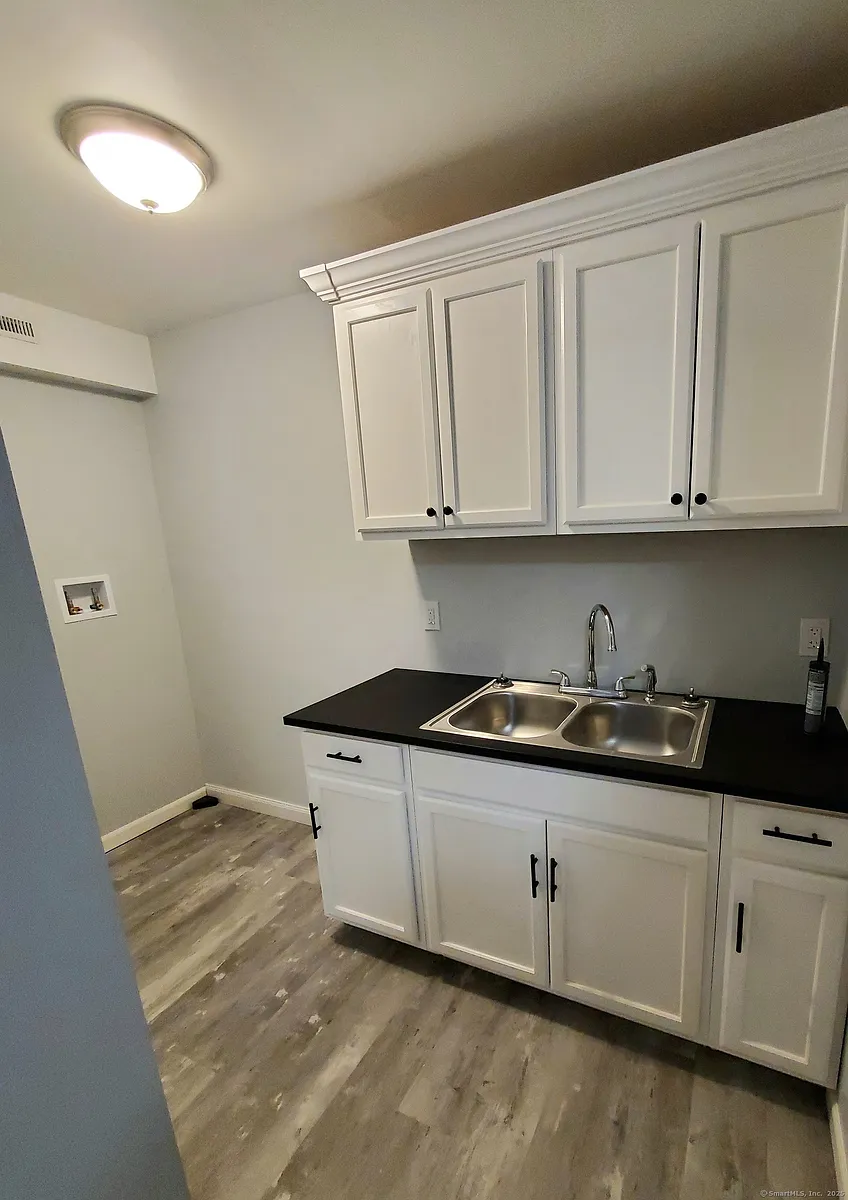Building Photo - 402 Huntington St #2