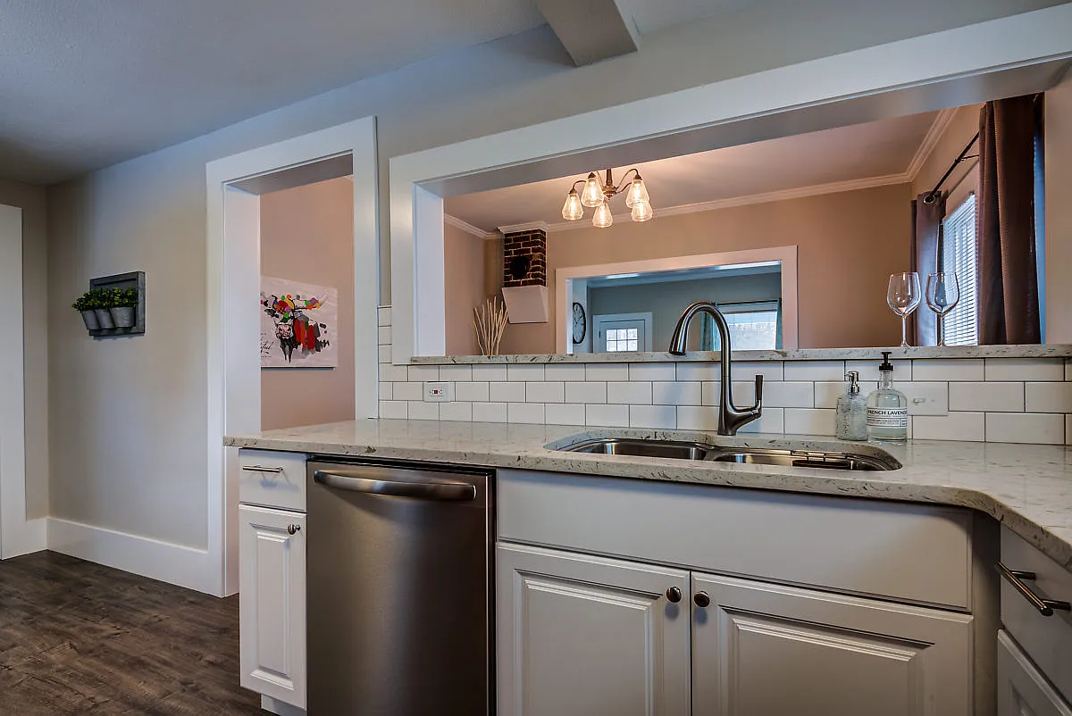 2 bed, 1080 sqft, $1,750 — Photo 4