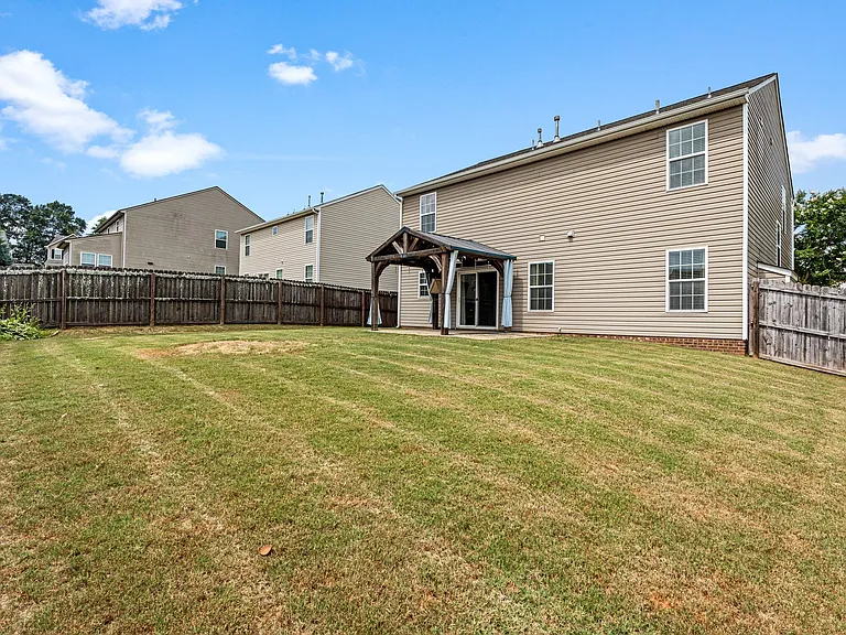 27 Madeline Cir — Photo 2