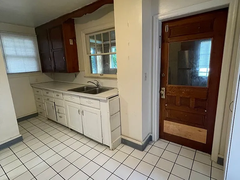 65 E Norwich Ave — Photo 21