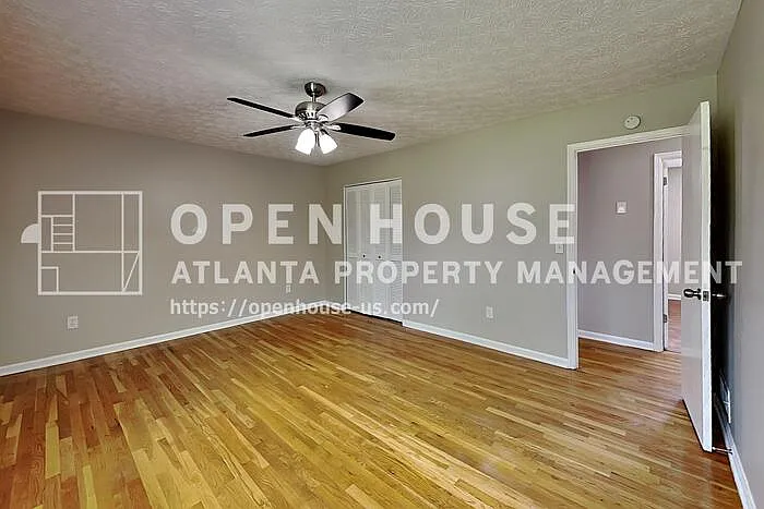 151 Castleair Dr NE — Photo 8