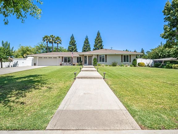 3rd image of 18746 Auburn Way