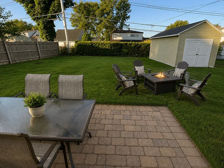 16 Crabtree Dr — Photo 3