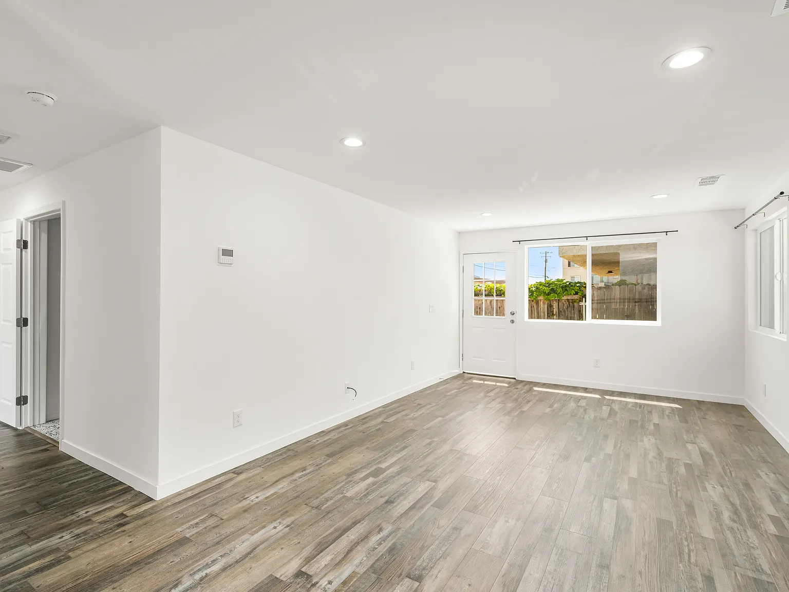 2 bed, 1000 sqft, $3,200 — Photo 3
