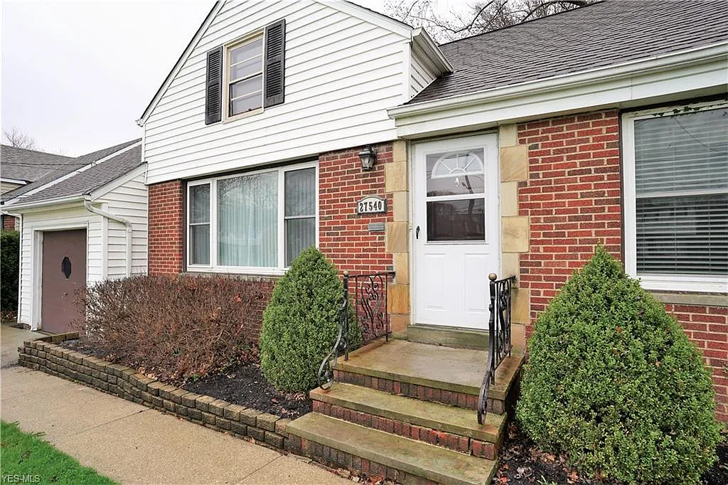 27540 Lake Shore Blvd photo 1
