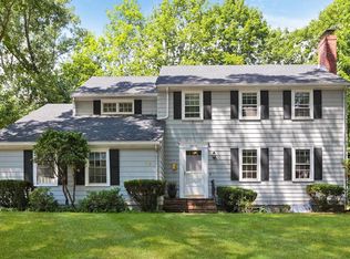 18 McLean St, Wellesley, MA 02481