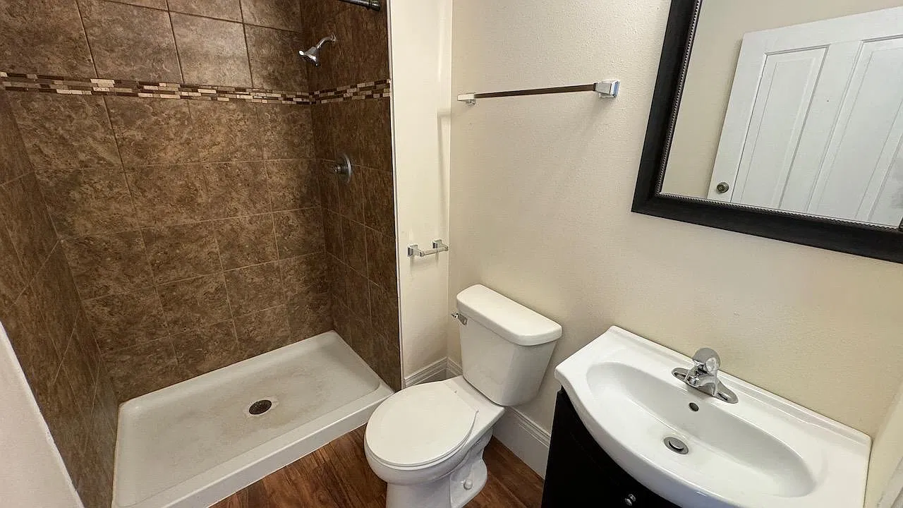 605 Bluff St — Photo 2