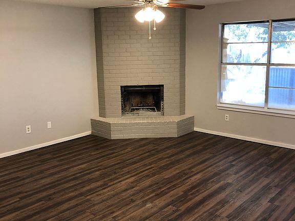 3rd image of 9908 Alemeda Ct